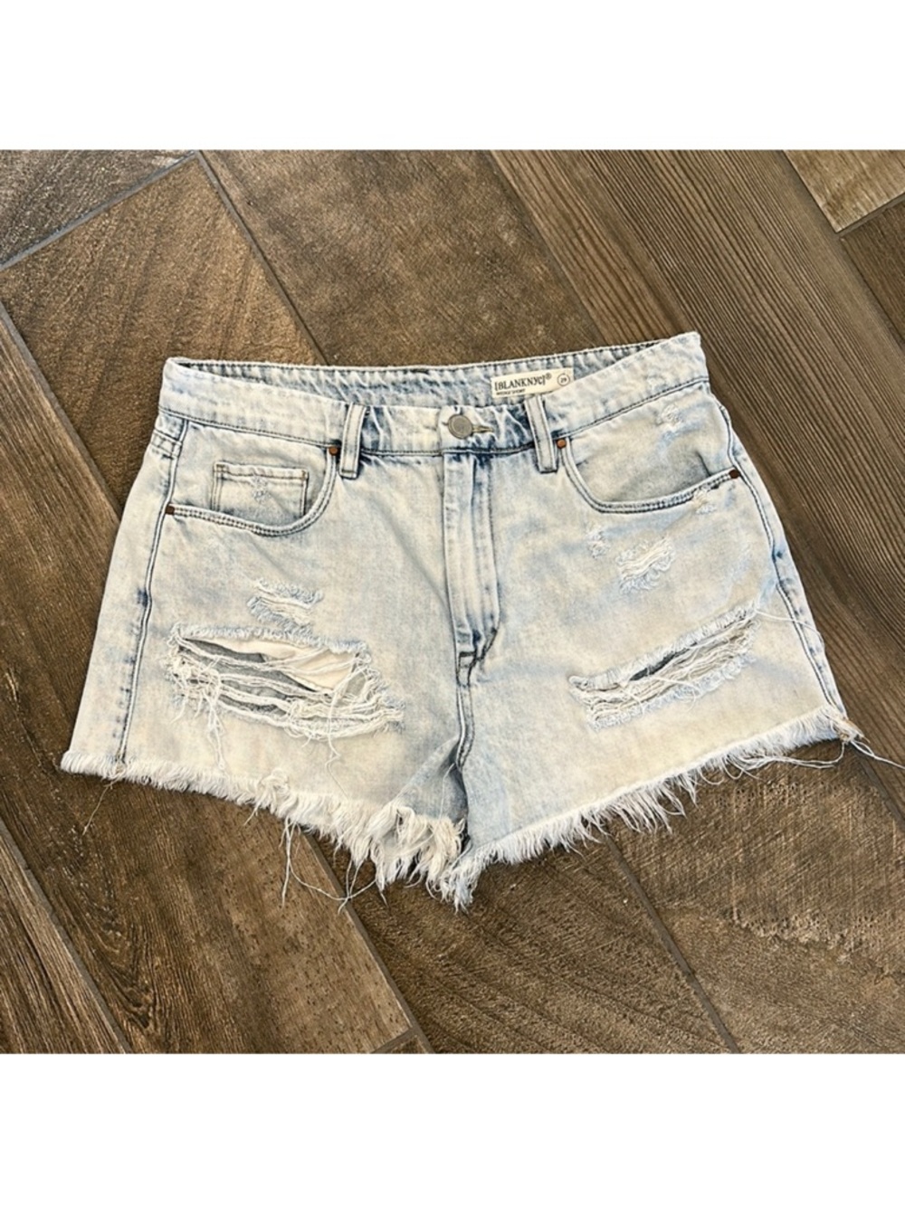BlankNYC Wedge Distressed Denim Shorts Size 29 High Rise Raw Hem Festival - Picture 5 of 13